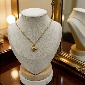 Princess Clover Necklace Pendant in yellow Gold